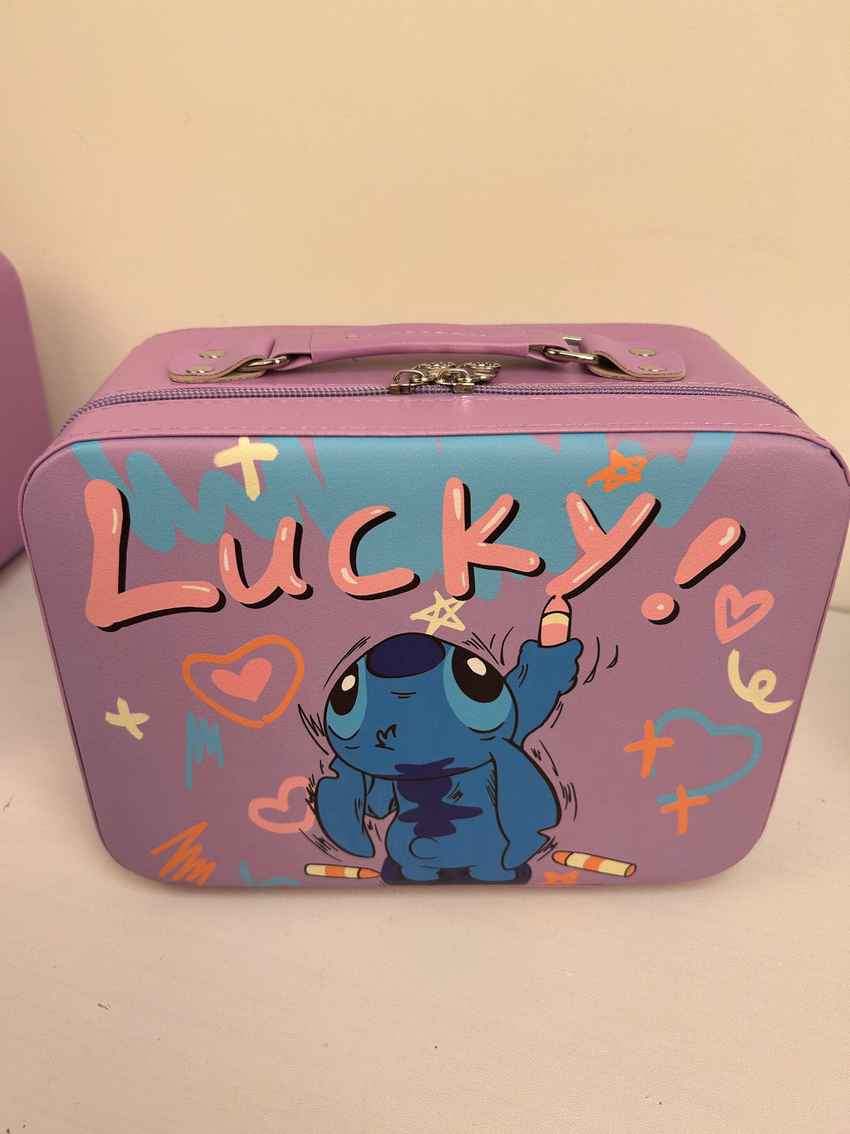 🔥Labubu Cute gift box（1 suitcase + 9 random items）